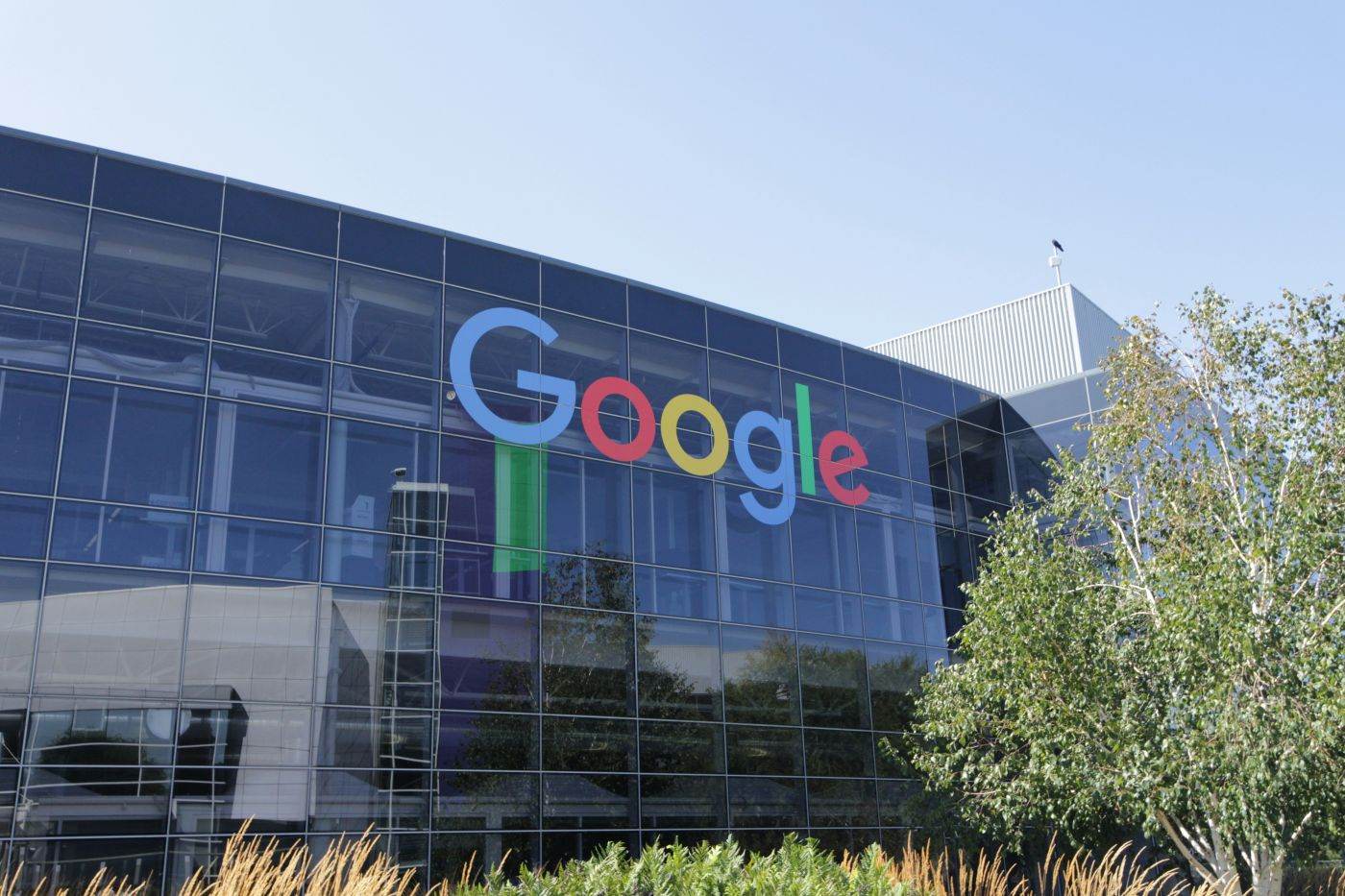 Reuters: Google îndeamnă Curtea Supremă a UE să susţină decizia de anulare a amenzii antitrust de 1,7 miliarde de dolari